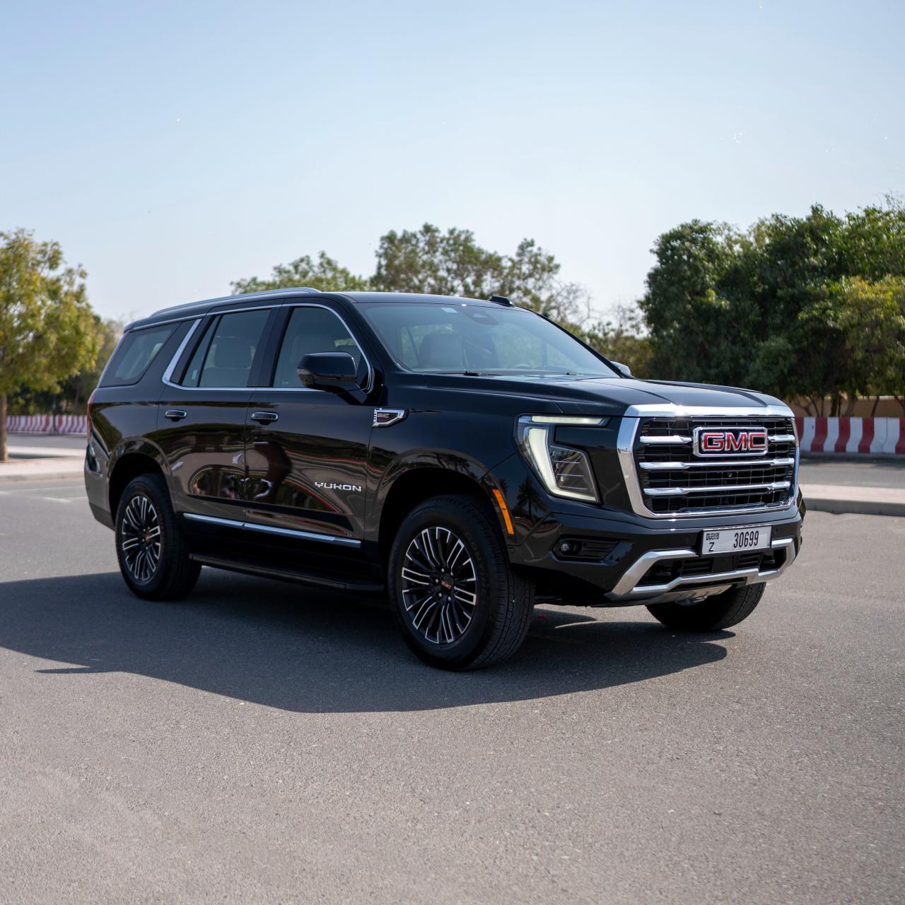 GMC Yukon Black Good Price 2025 Location de voiture Dubaï, Émirats Arabes Unis