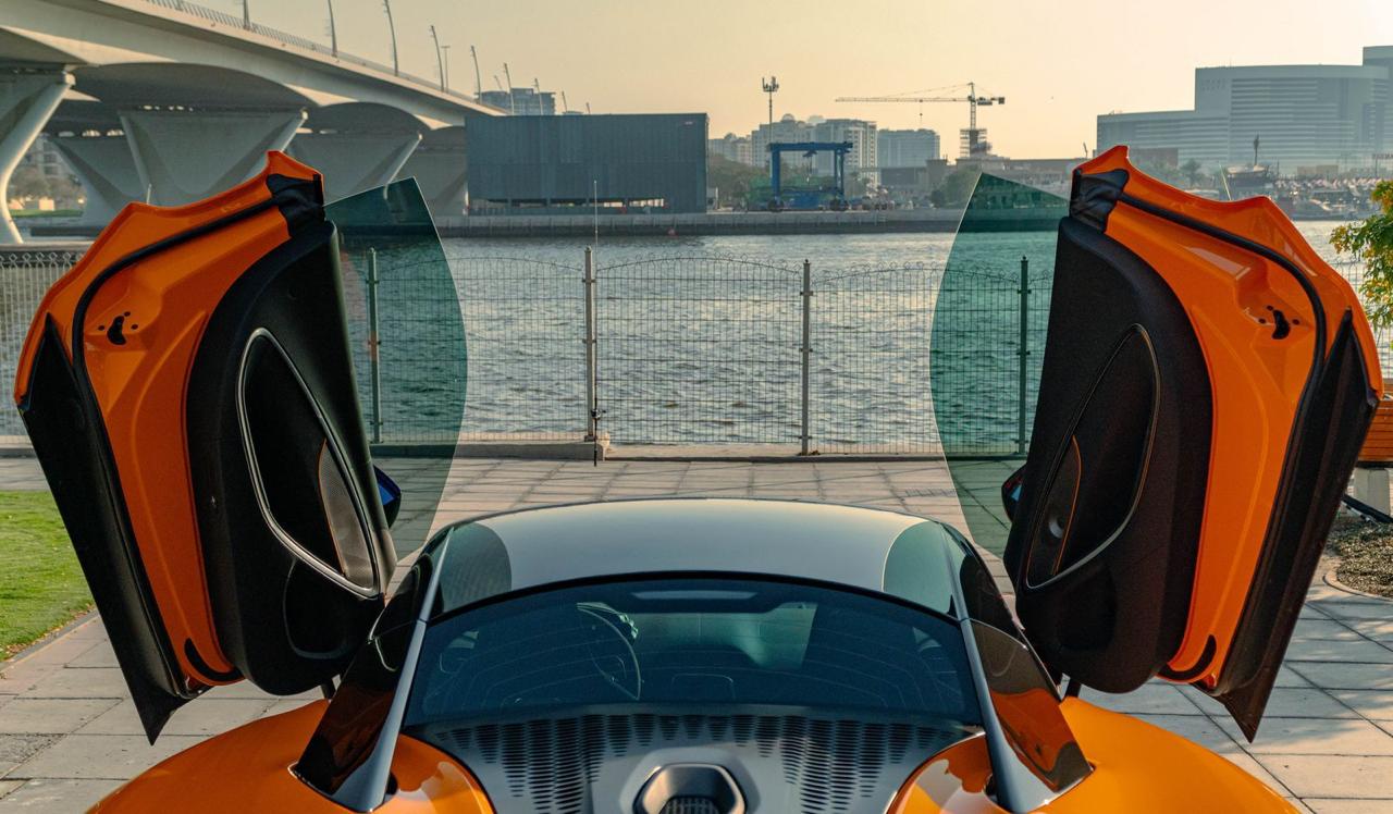 2025 McLaren Artura 