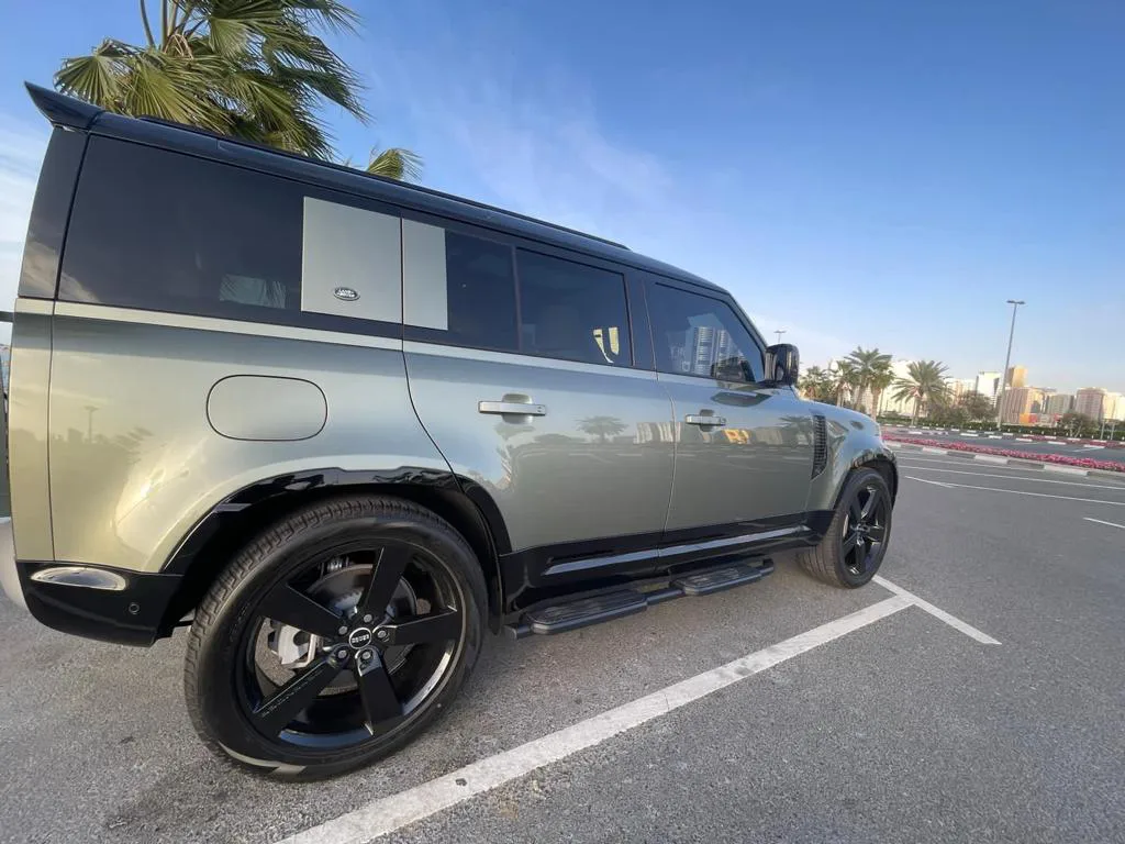 2023 Land Rover Defender 