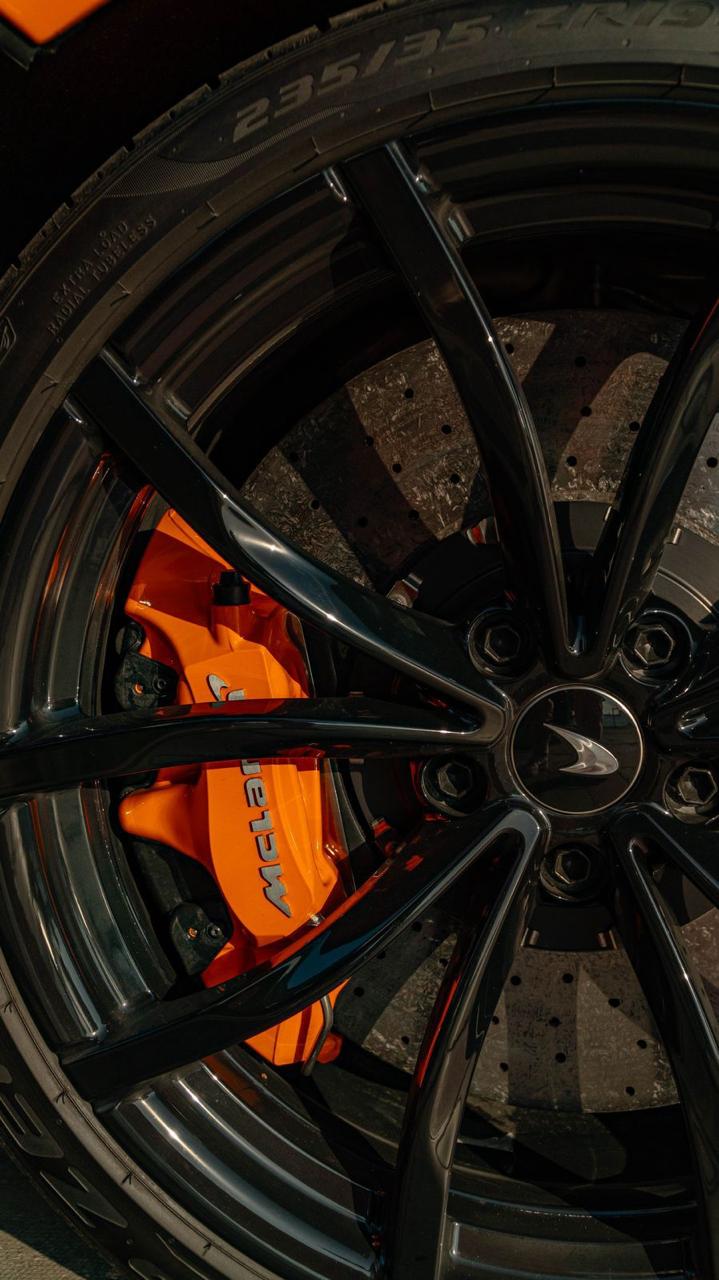 2025 McLaren Artura 