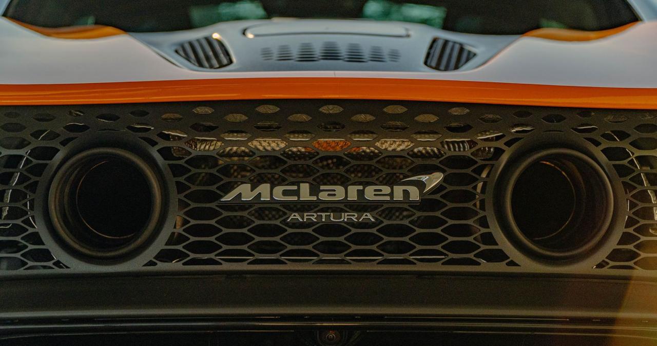 2025 McLaren Artura 