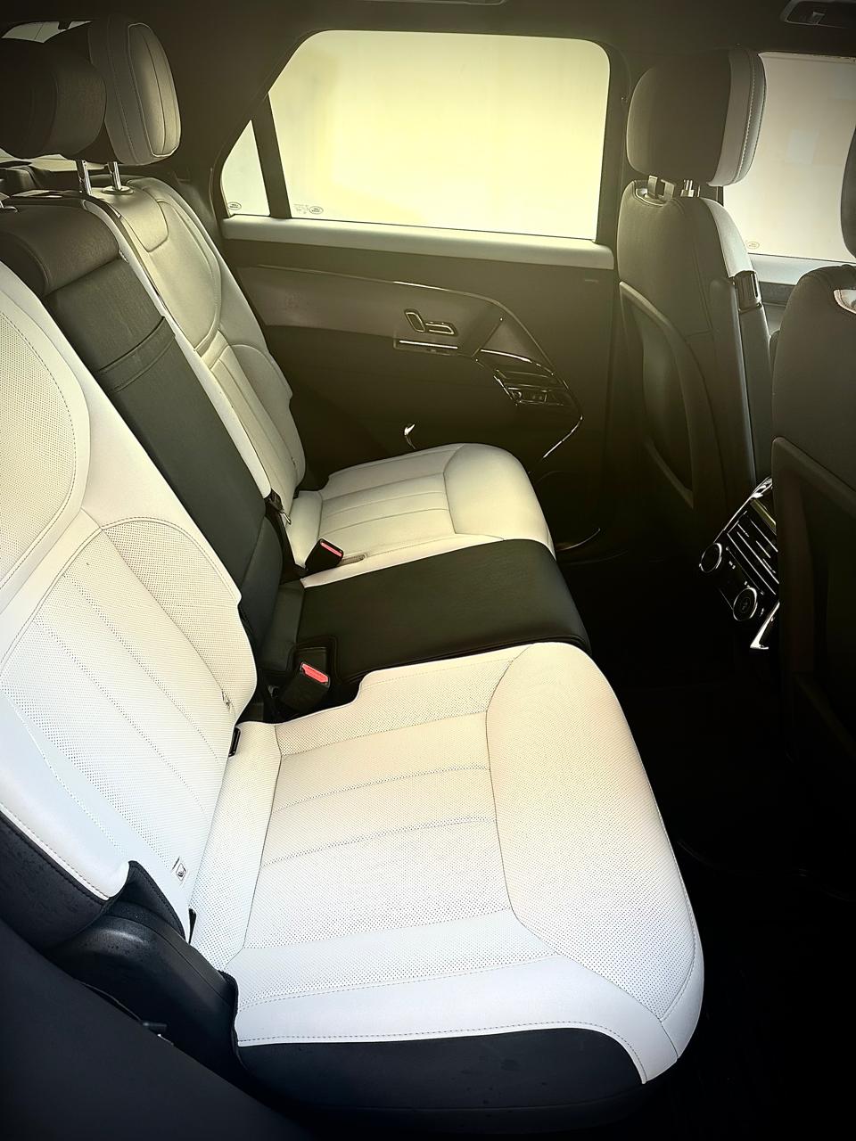 2024 Land Rover Discovery 