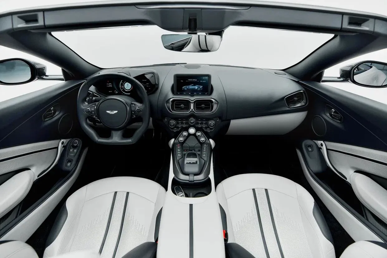 2022 Aston Martin Vantage 