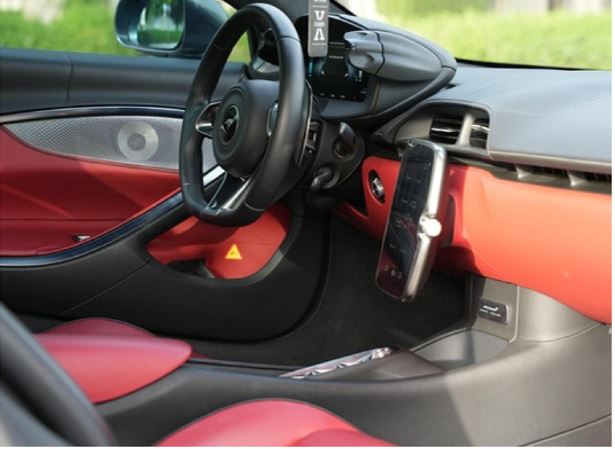 2023 McLaren Artura 