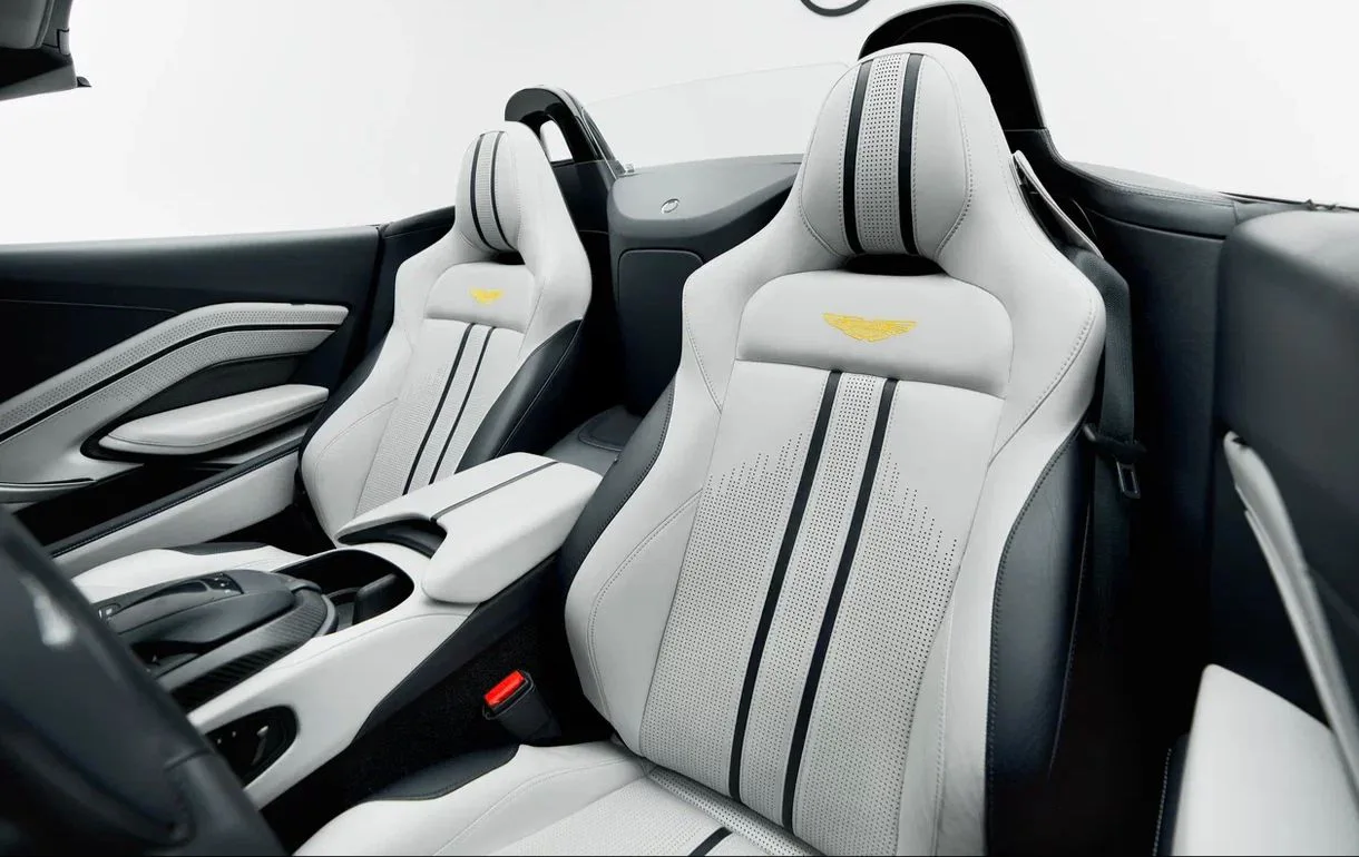 2022 Aston Martin Vantage 