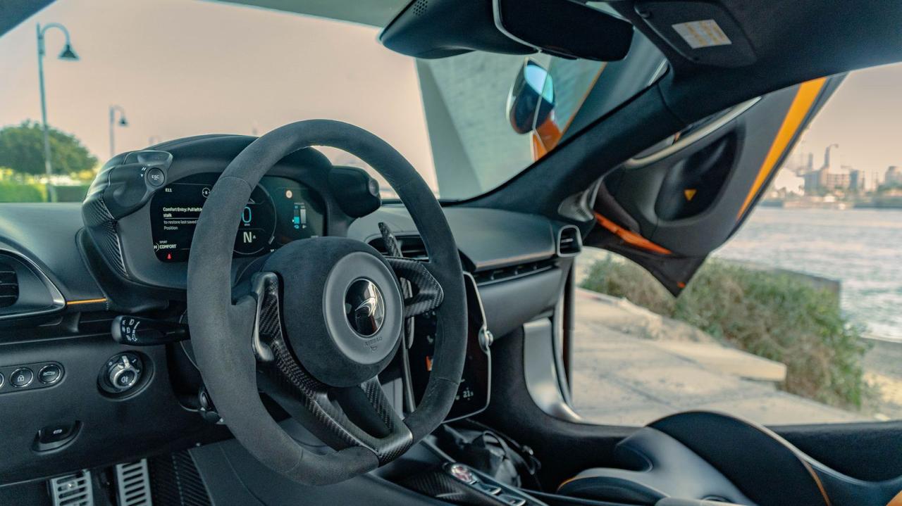 2025 McLaren Artura 