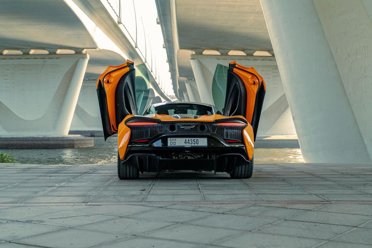 2025 McLaren Artura 