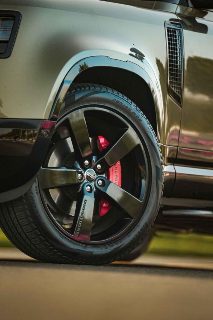 2023 Land Rover Defender 