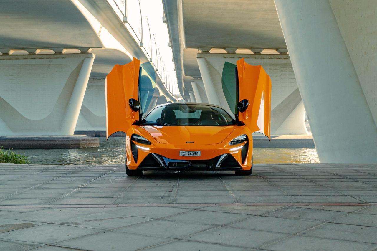 2025 McLaren Artura 